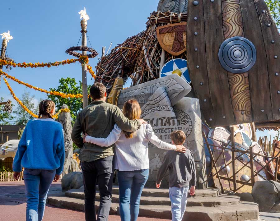 Festival Toutatis au Parc Astérix pendant un parcours de visite optimisé