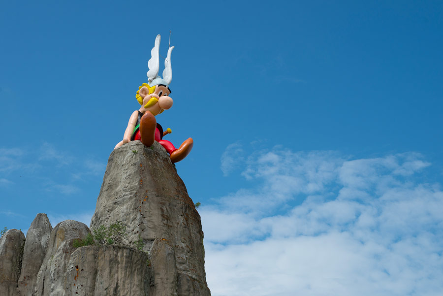 Rocher représentant Astérix dans le Parc Astérix